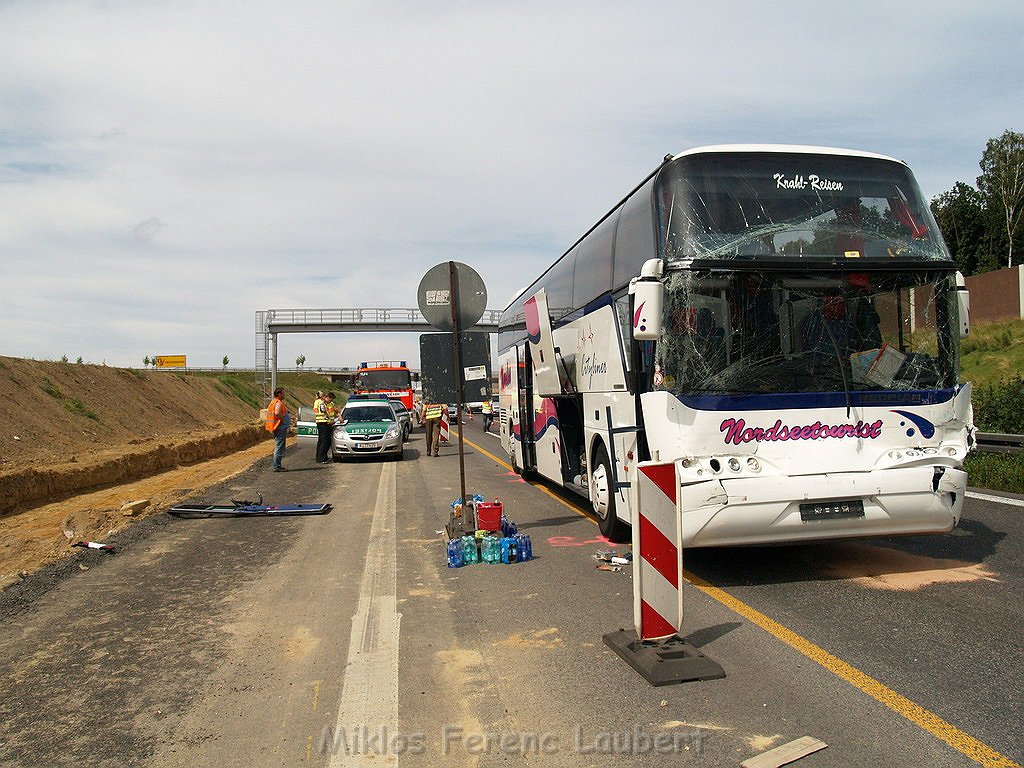 VU Auffahrunfall Reisebus auf LKW A 1 Rich Saarbruecken P56.JPG